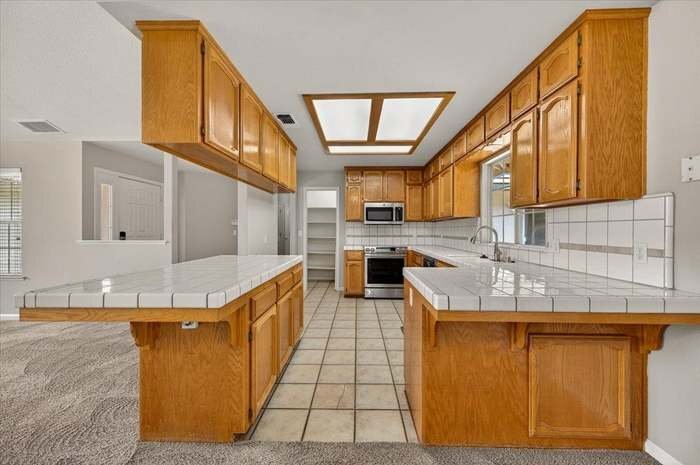 Building Photo - 2375 Fallbrook Ave