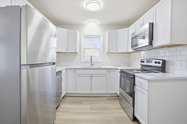 Building Photo - Spacious 3-Bed Home with Finished Basement and Extra Room