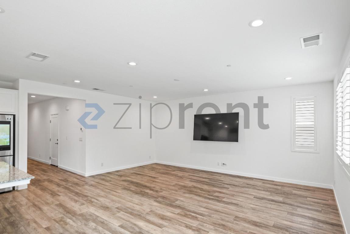 Building Photo - 1280 Hernandez Wy