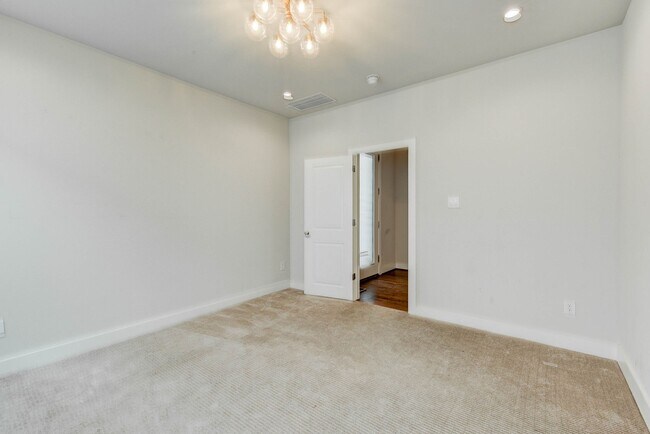 Building Photo - 5857 Dolores St