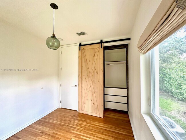 Building Photo - 630 Cardinal St