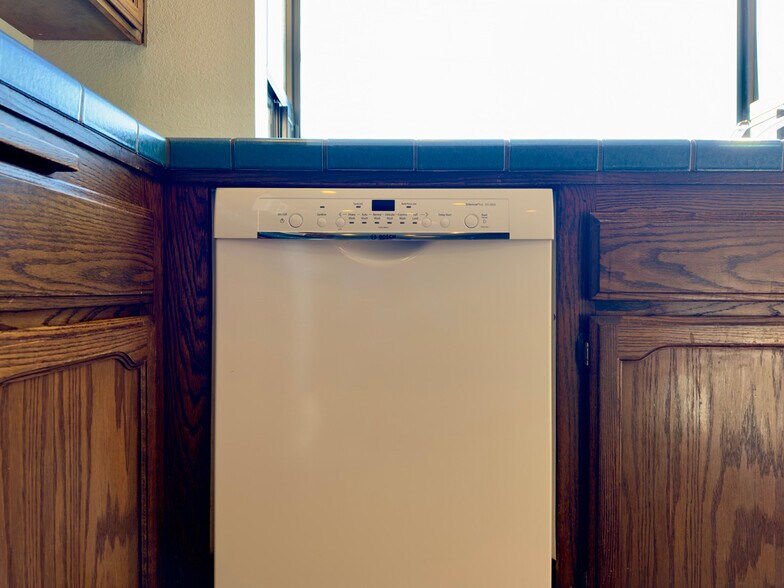 Building Photo - 2221 Pinehurst Way