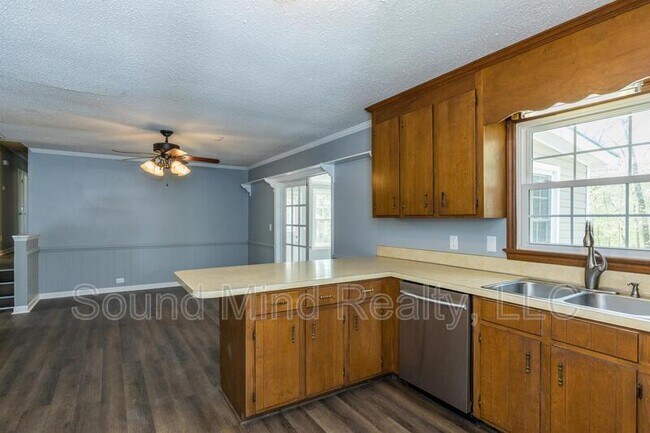 Building Photo - 409 Foxhall Dr