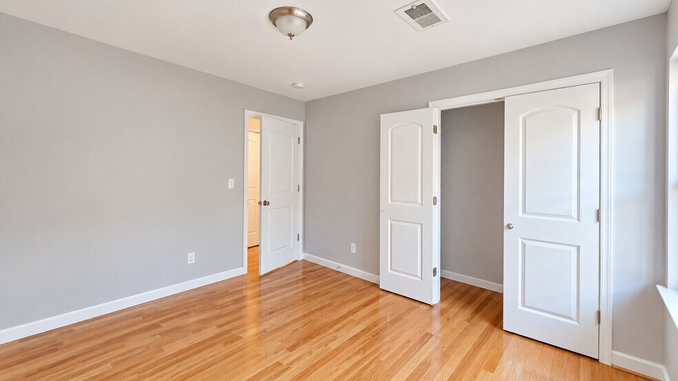 Building Photo - 131 Bellair Pl