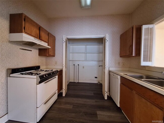 Building Photo - 2154 Madison Ave