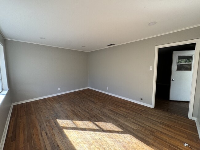 Building Photo - 1019 Brooksy St