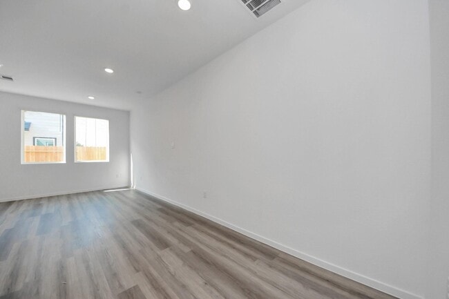 Building Photo - 943 Moon Drop Ln