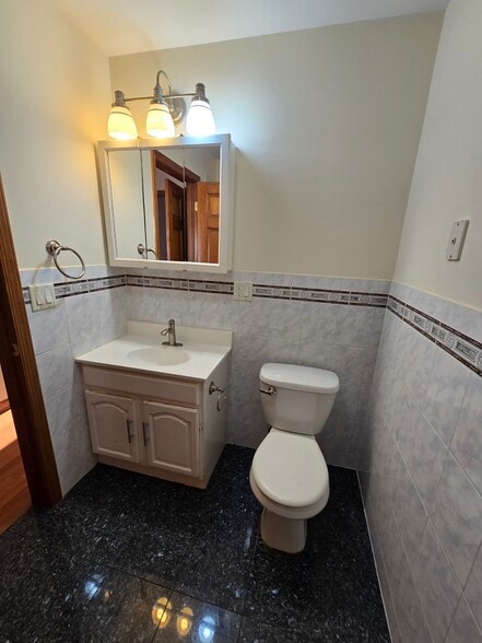 Building Photo - 35 Hawkins St