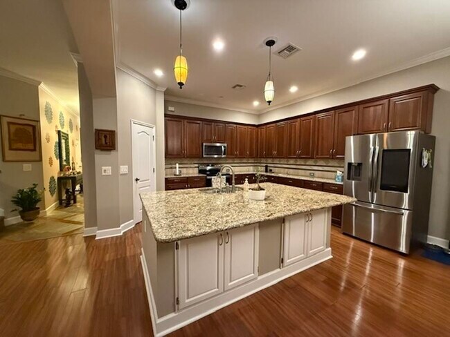 Building Photo - 2401 Goldenrod Wy