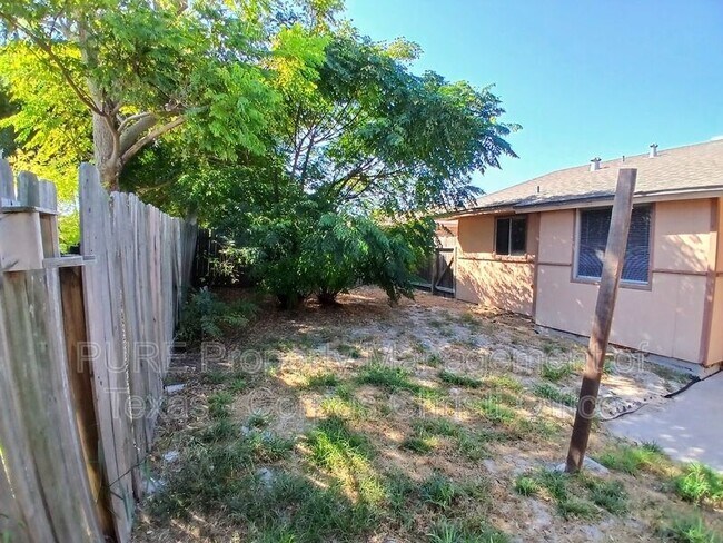 Building Photo - 421 Antares Dr