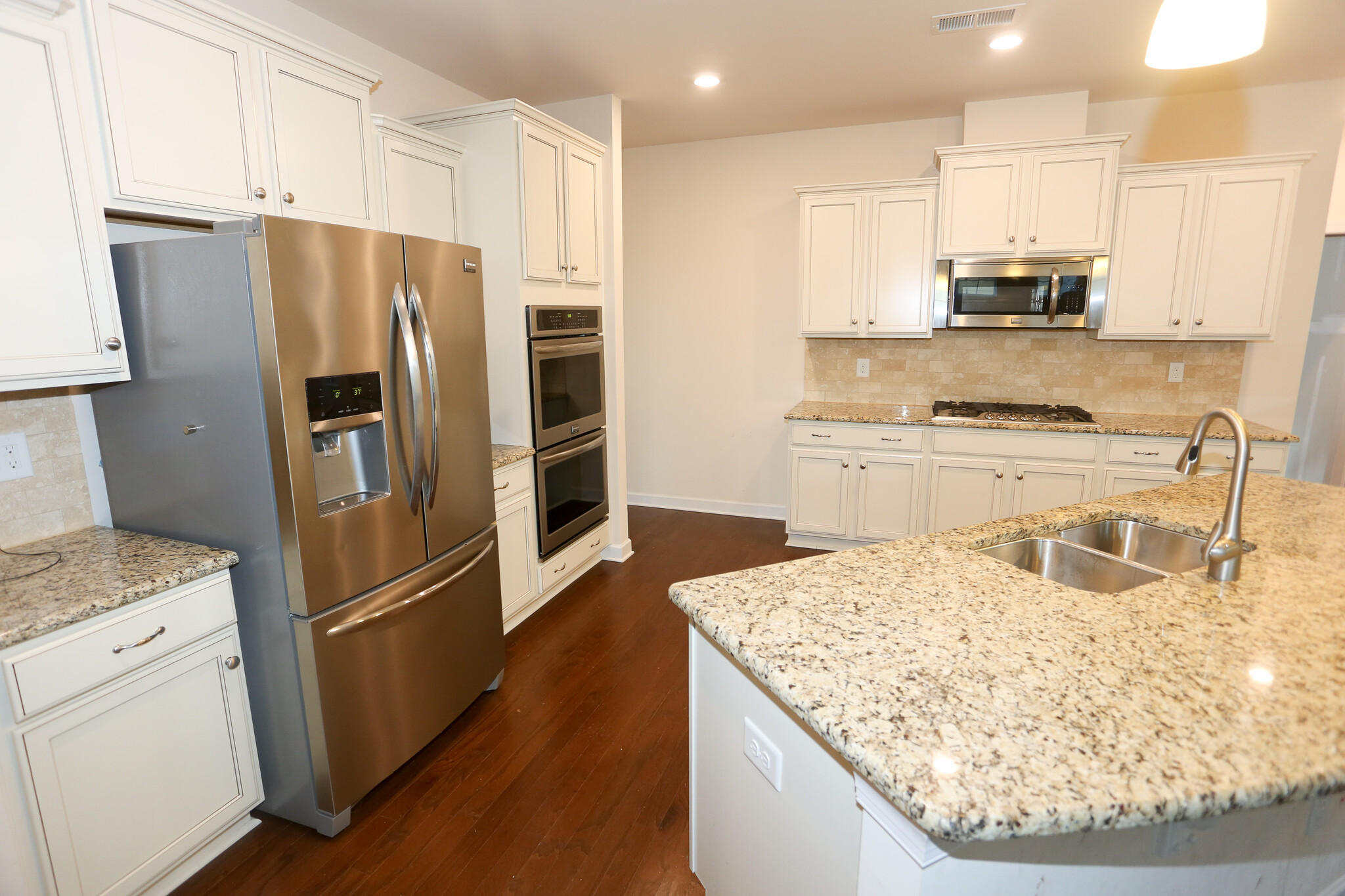 Kitchen with gas cooktop and SS appliances - 2001 Trading Path Lane