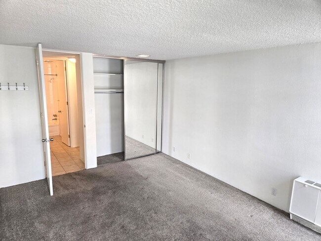 Building Photo - Charming 1-Bedroom Condo in the Heart of Denver's University Neighborhood