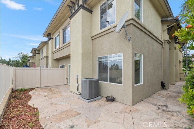 Building Photo - 46 Sobrante
