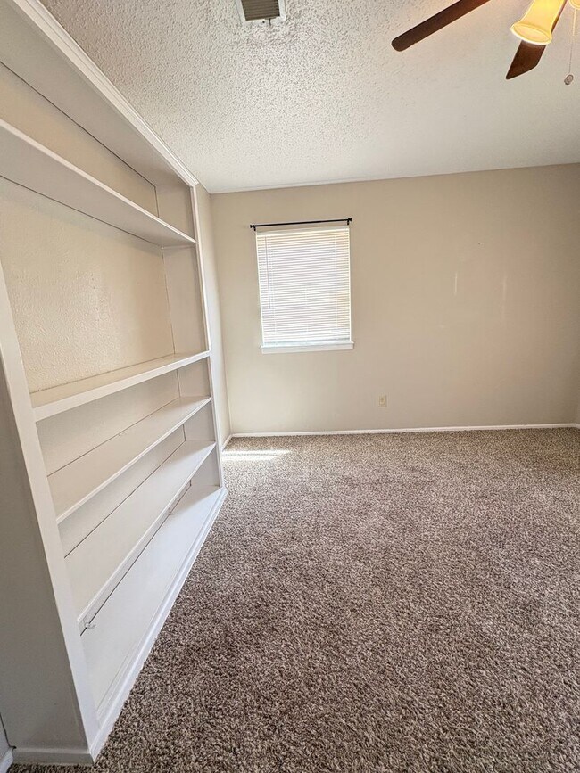 Building Photo - 4 Bed 2 Bath Remodeled Home in Miller Elementary Zone with Solar Panels