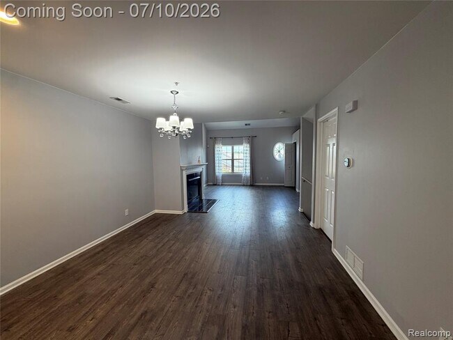 Building Photo - 29415 Glen Oaks Blvd E