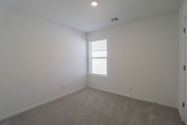 Building Photo - 3 Bed | 2 Bath in Coweta!