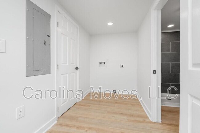 Building Photo - 10 Valley View Dr