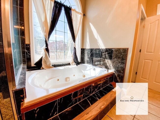 Building Photo - **Your Dream Home Awaits in This Exceptional Cul-de-Sac Retreat**