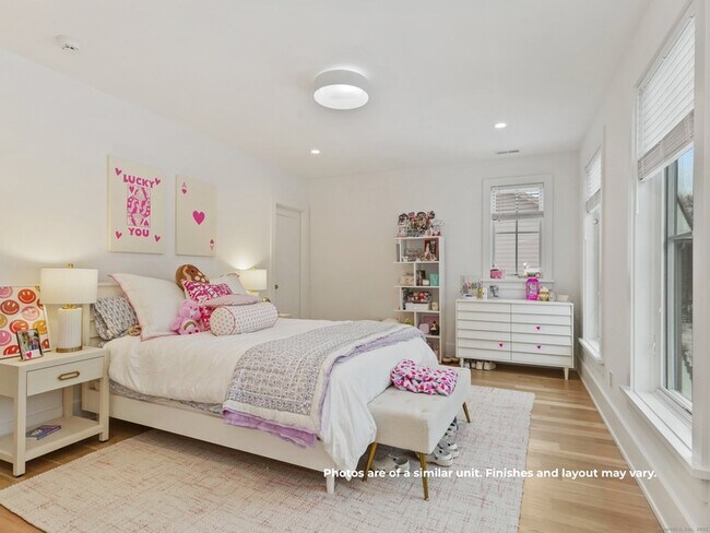 Building Photo - 14 White Barns Ln