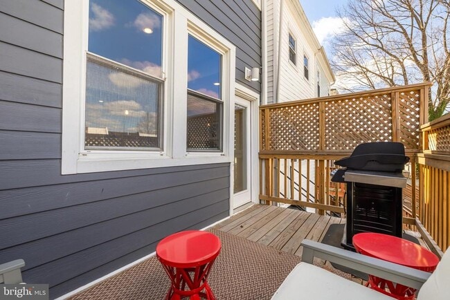 Building Photo - 407 Delafield Pl NW