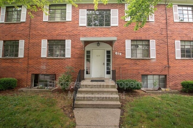 Building Photo - 619 Gainsborough Rd