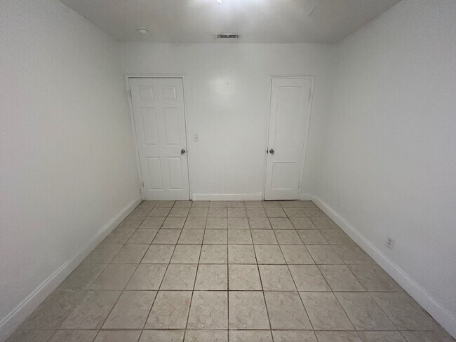 Building Photo - 403 S Waccamaw Ave