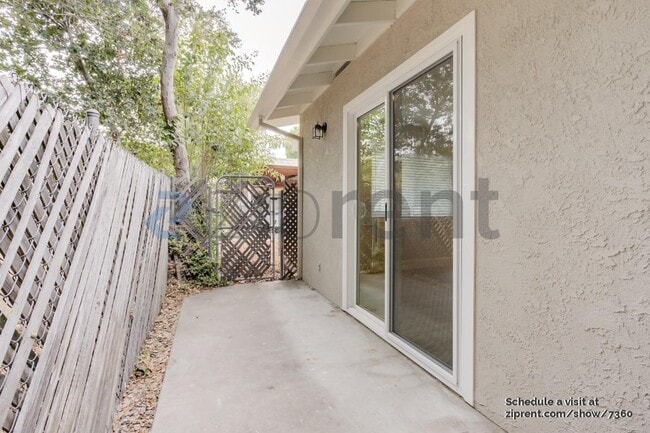 Building Photo - Unit C