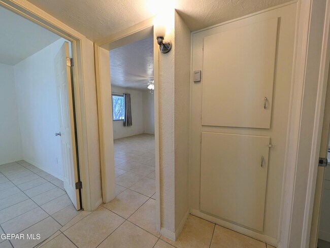 Building Photo - 8921 Mt Olympus Dr