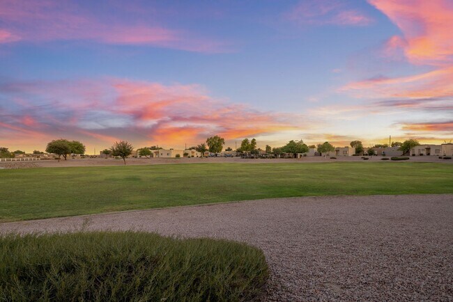Building Photo - Beautiful 3 bedroom patio home with open f...