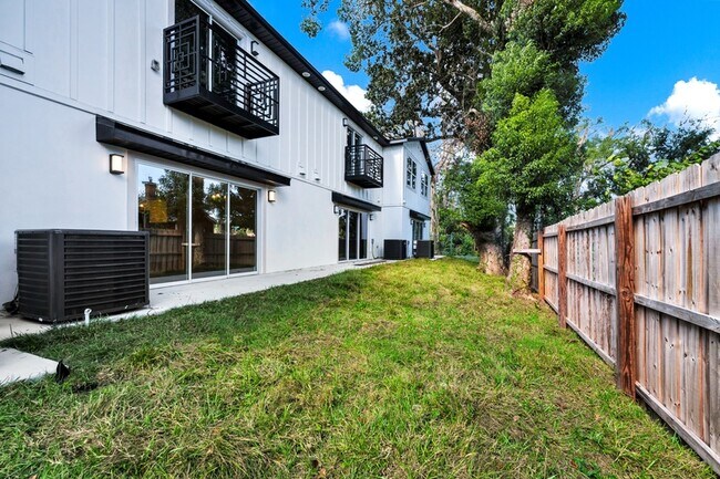 Building Photo - 37 SE 15th Terrace