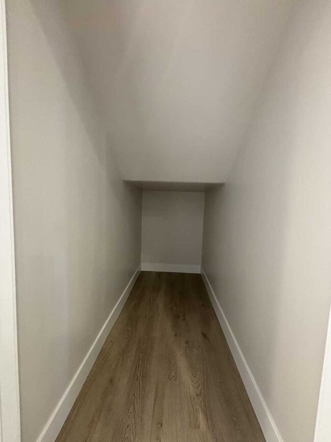 Building Photo - Beautiful Crimson Park Townhome!