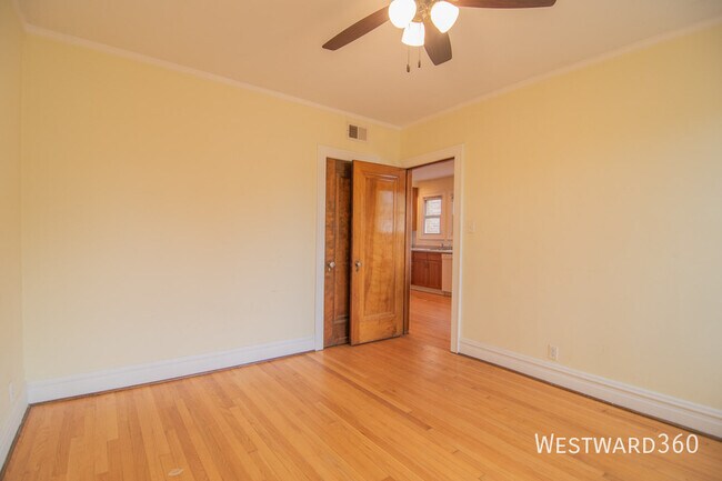 Building Photo - 5844 N Artesian Ave