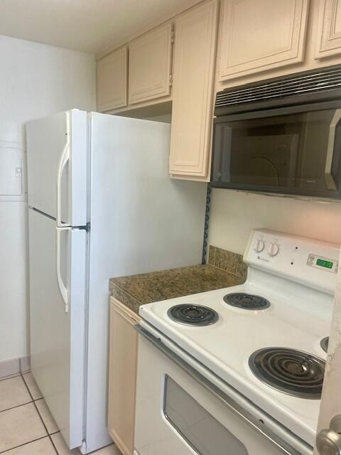 Building Photo - 72586 Edgehill Dr