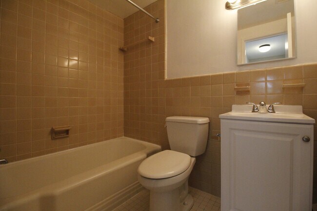 Building Photo - 1 Bedroom | 1 Bath - Audubon, NJ