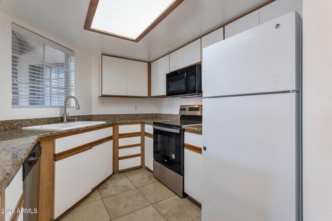 Building Photo - 4850 E Desert Cove Ave