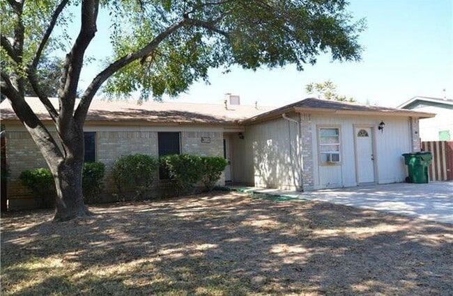 Primary Photo - 609 Riverwood Dr