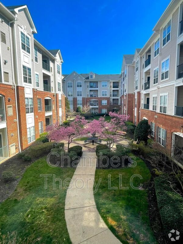 Building Photo - 4860 Eisenhower Ave