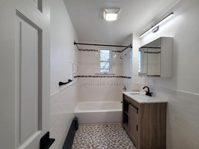 Building Photo - 2 bedroom in ASTORIA NY 11105