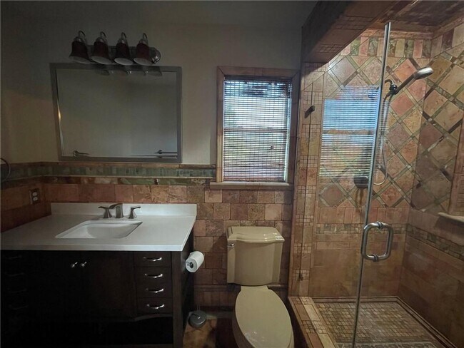 Building Photo - 102 Brentwood Dr