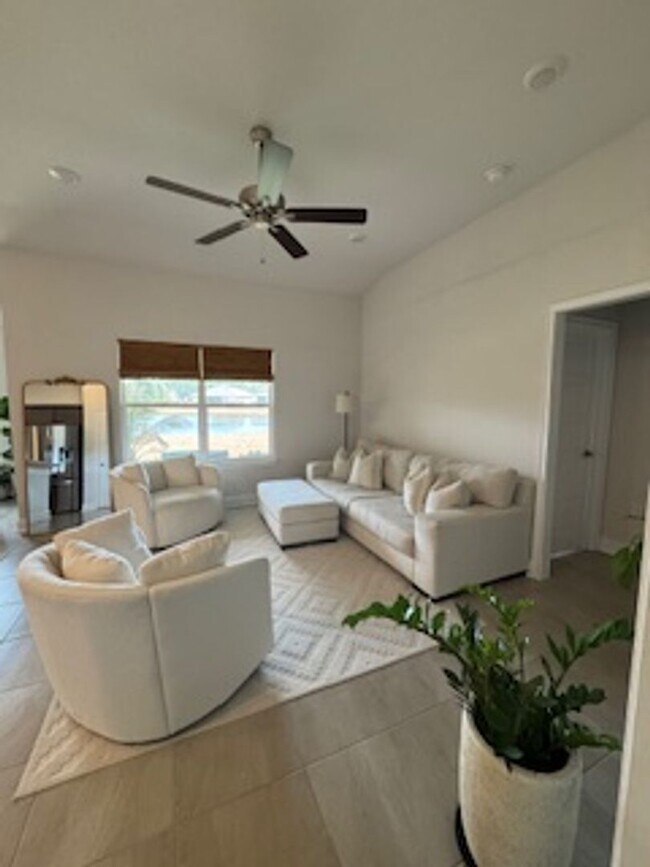 Building Photo - Beautiful 3/2/2 in Sawmill creek community! Lawn care included, water view, community pool...