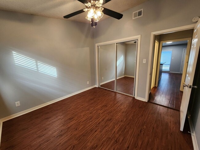 Building Photo - 2 BED IN SOUGHT AFTER HYDE PARK