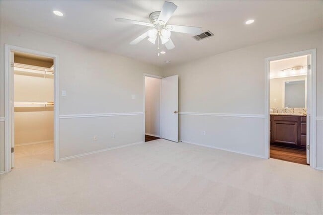 Building Photo - 267 Carolyns Way