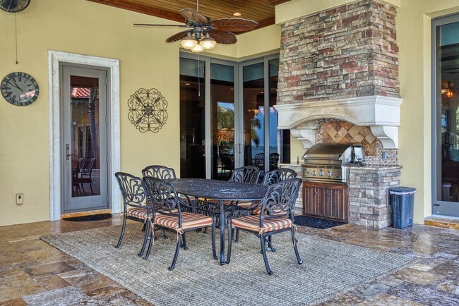 Building Photo - 1363 Oceanview Dr