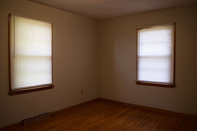 Building Photo - 3 Bedroom House Next To Columbia Regional Airport!