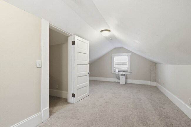 Building Photo - Charming 4BR House in Greensboro