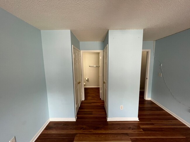 Building Photo - Cute 2 Bedroom Townhouse in Chapel Hill