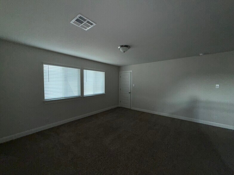 Building Photo - 27610 Falls Cv
