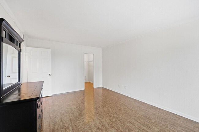Building Photo - 4551 Gulf Shore Blvd N