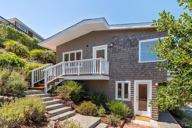 Building Photo - 125 Bayview Ave