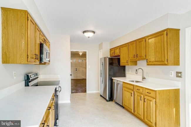 Building Photo - 2131 Kings Mill Ct